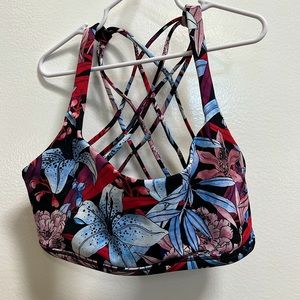 Lululemon free to be wild bra size 6